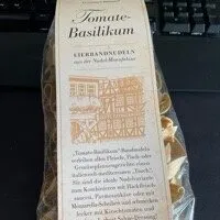 Eierbandnudeln mit Tomate und Basilikum