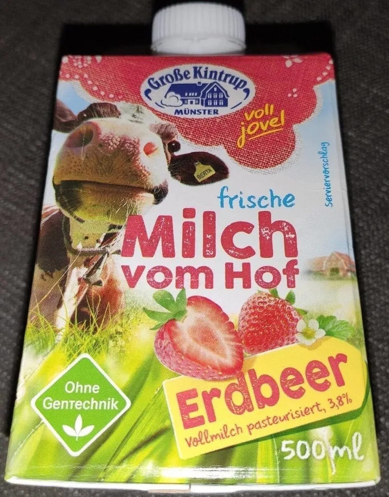 Frische Erdbeermilch vom Hof