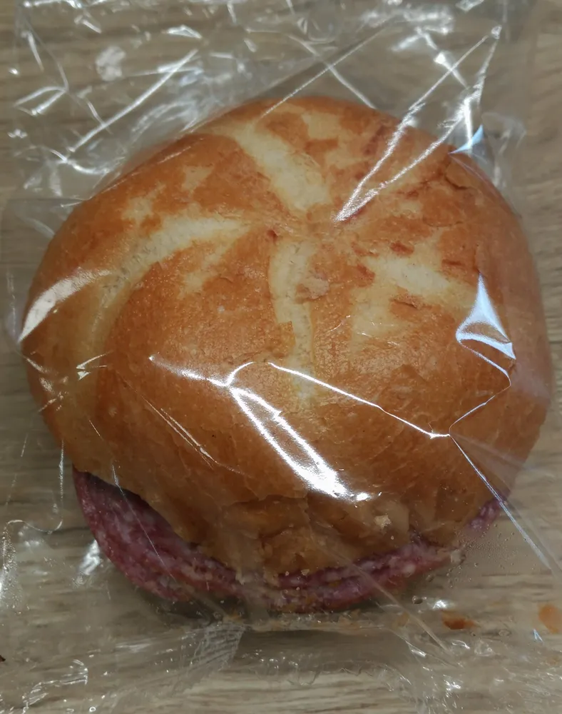 Kaisersemmel Salami