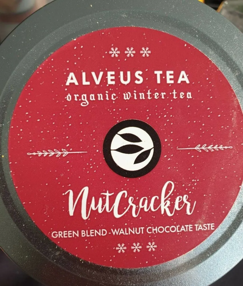 Nut cracker alveus tea
