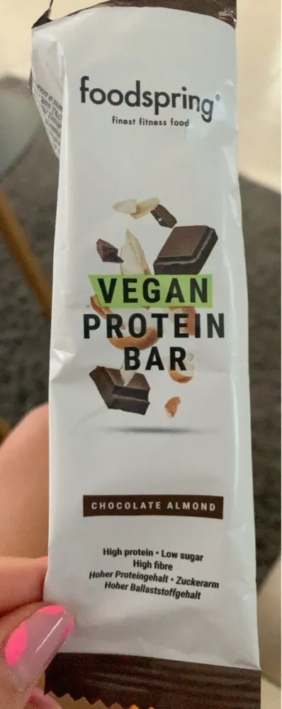 Vegan protein bar cioccolato e mandorla