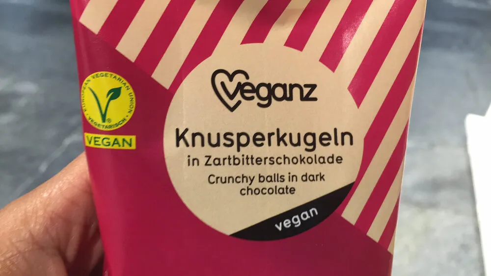 Crunchy balls in dark chocolate : vegan