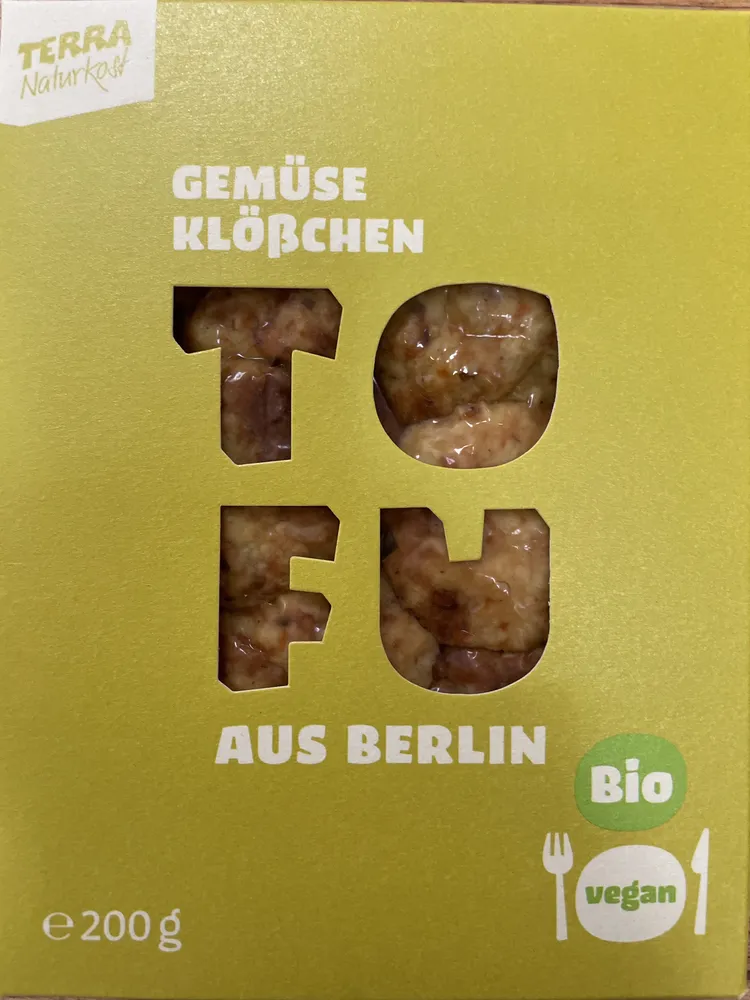 Gebackene Tofu-Spezialität mit Gemüse