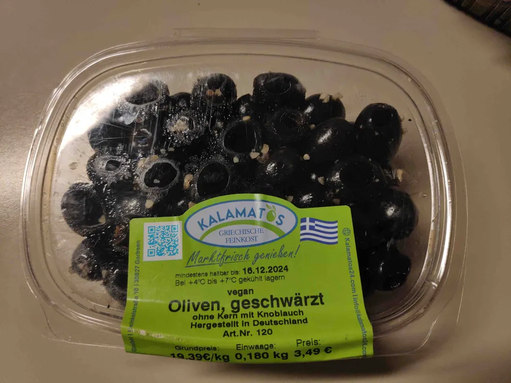 Oliven, geschwärzt mit Knoblauch