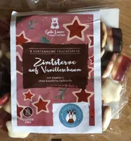 Zimtsterne auf Vanilleschaum