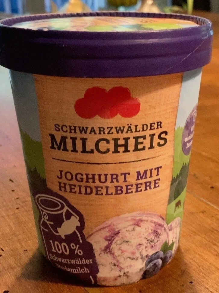 Joghurt mit Heidelbeer Eis