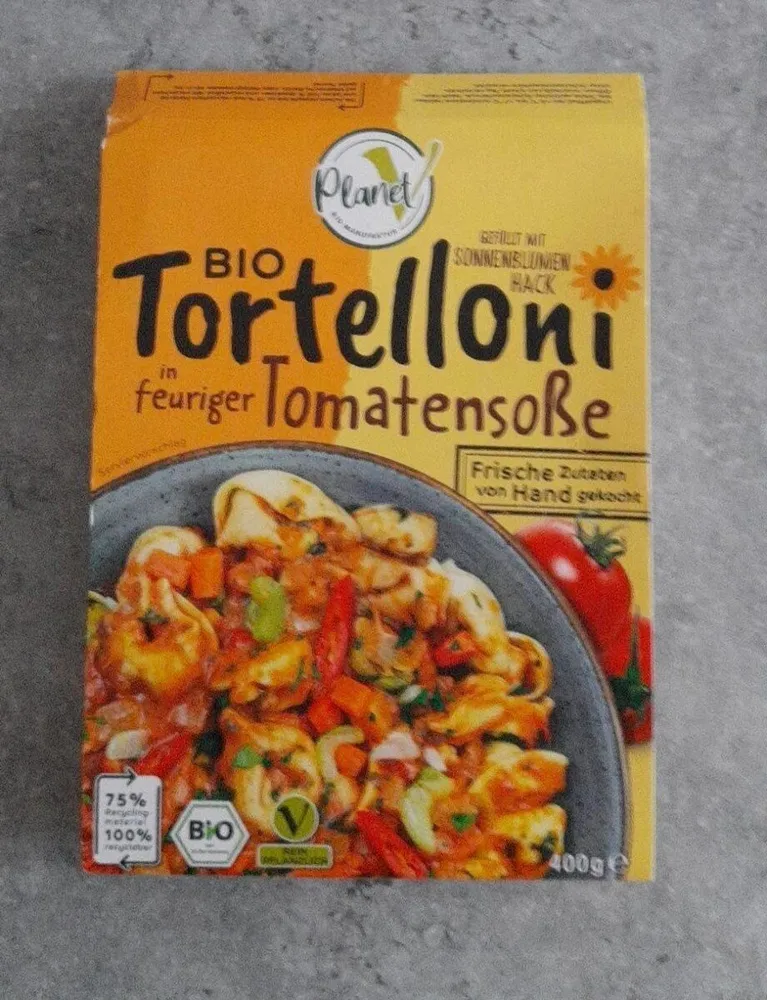 Bio Tortelloni in feurigen Tomatensauce