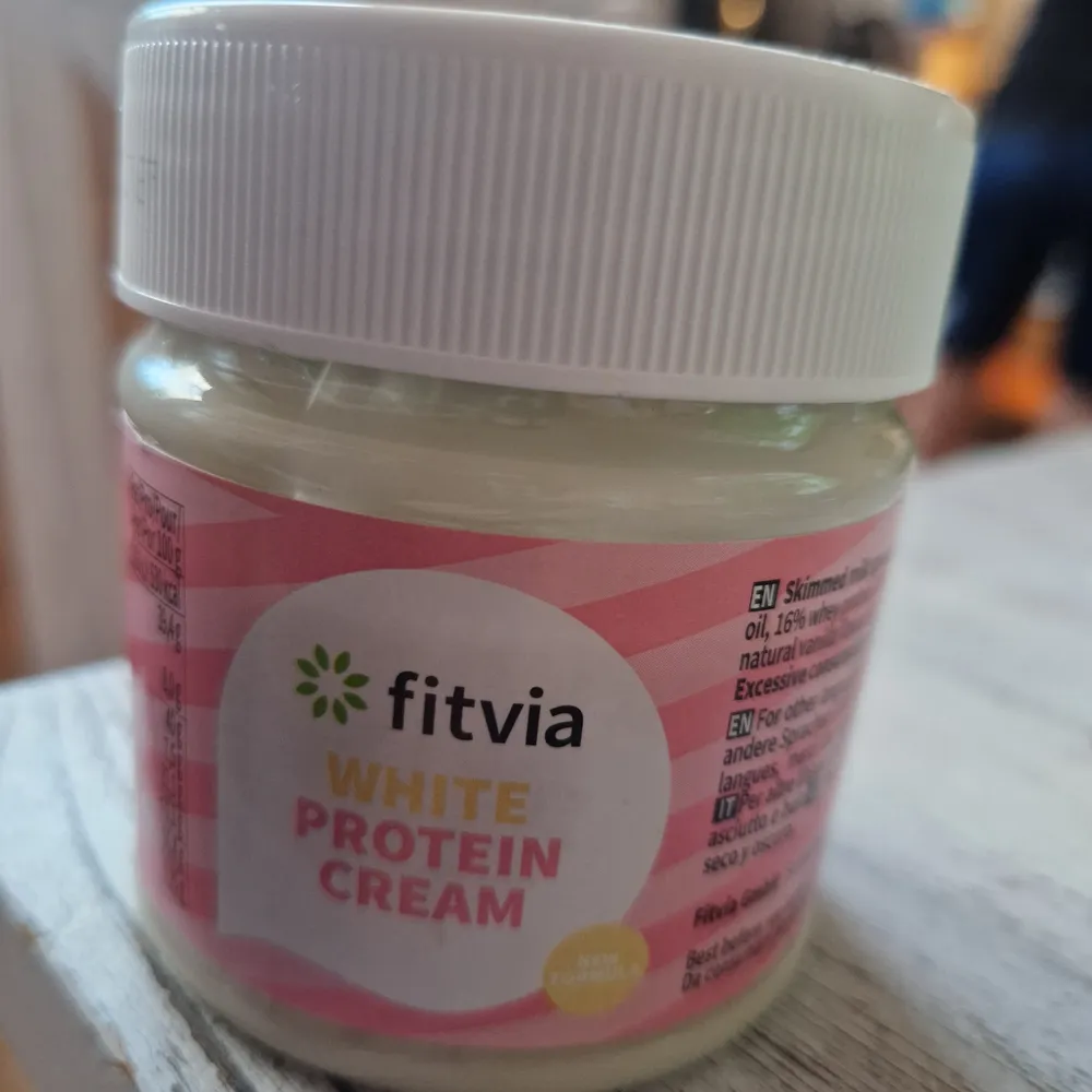 White protein cream