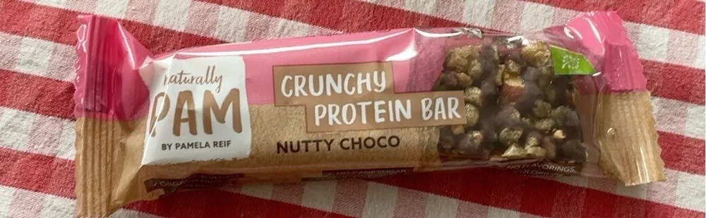 Crunchy protein bar nutty choco