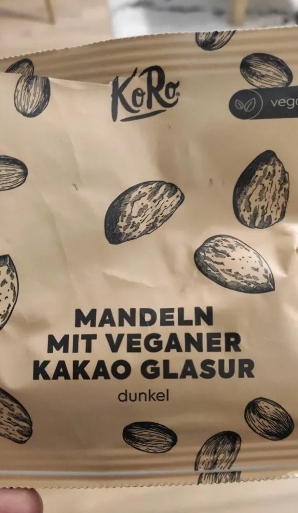 Chocolate-coated almonds