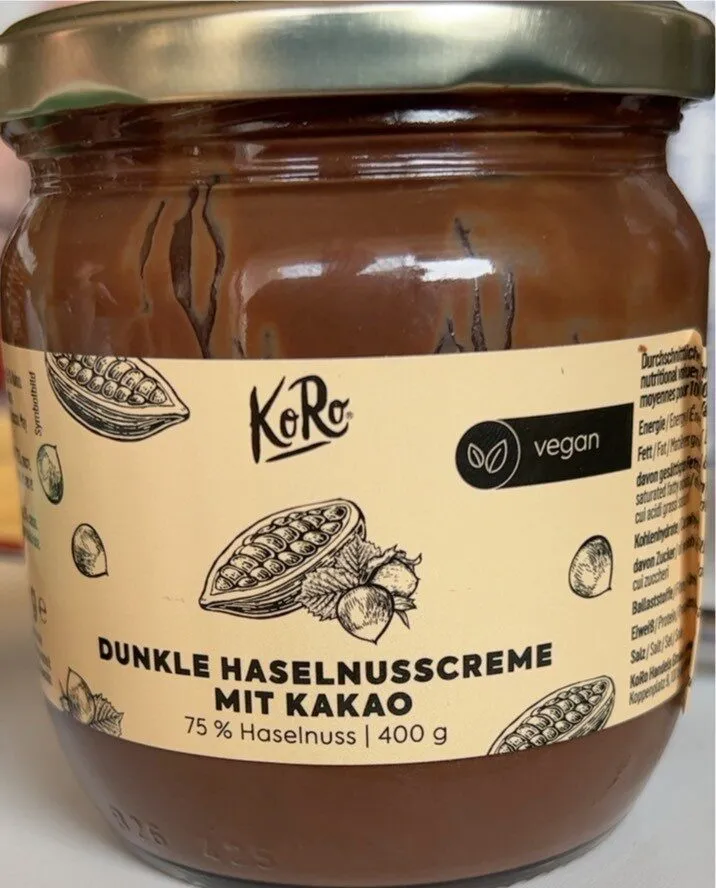 Dunkle Haselnusscreme mit Kakao