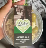 Antipasti-Salat mit Käse in SalzLake gereift und Oliven