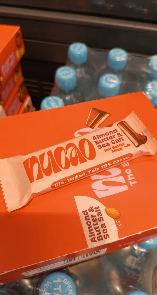 Almonds Butter & Sea Salt Chocolate Bar