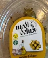 Grüne Oliven mit Knoblauch