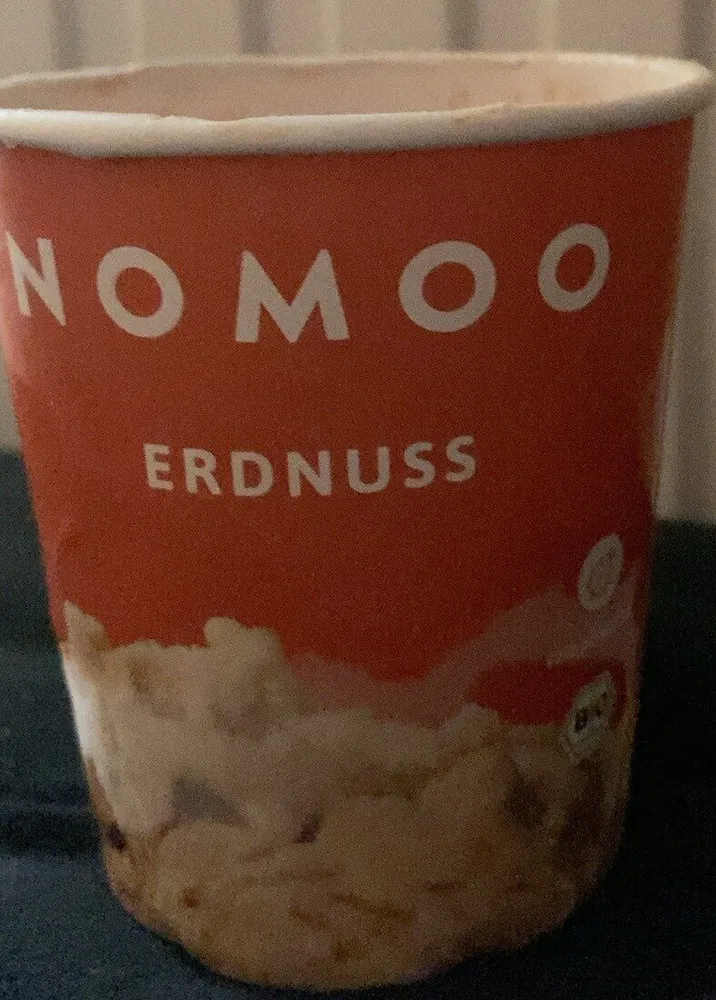Nomoo Erdnuss Eis