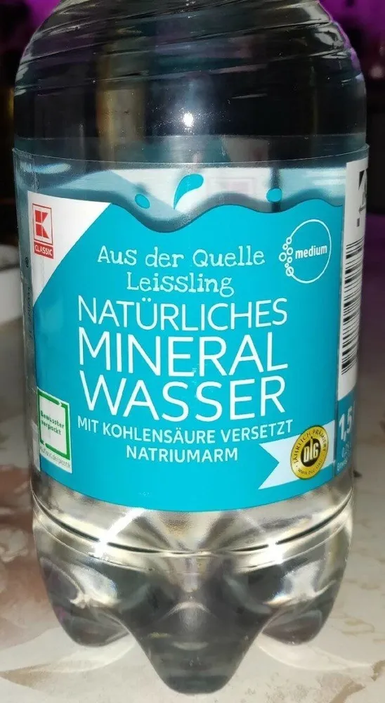 natürliches Mineralwasser (medium)