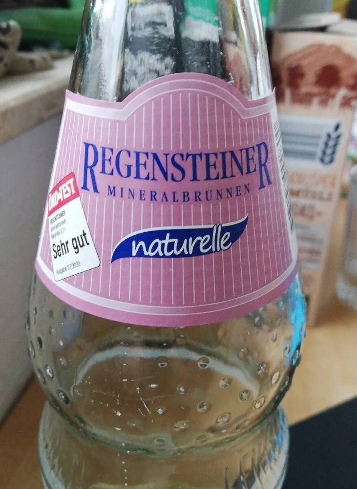 Natürliches Mineralwasser