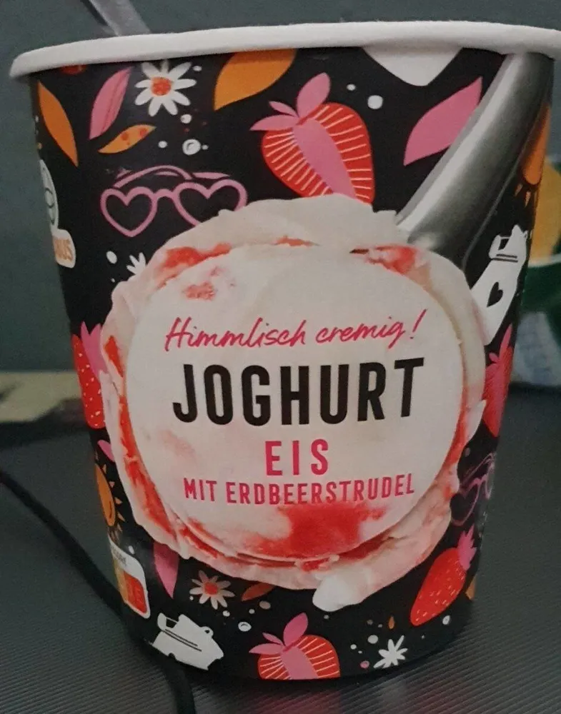 Joghurt Eis mit Erdbeerstrudel