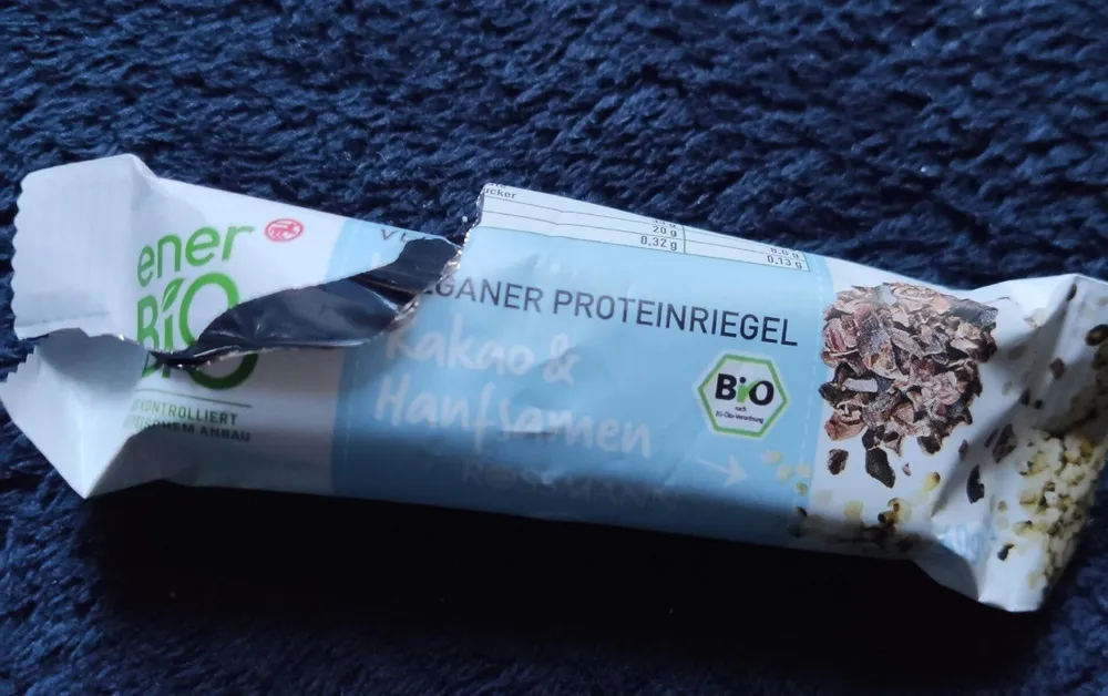 Veganer proteinriegel kakao & hanfsamen