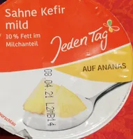 Sahne-Kefir auf Ananas