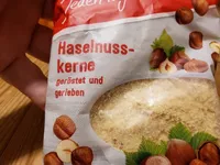 Haselnusskerne geröstet und gerieben