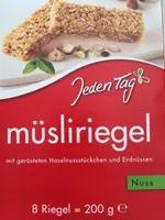 Jeden Tag Müsliriegel Nuss 4306188047254 Müsliriegel mit gerösteten Haselnusskernstückchen und Erdnusskernen