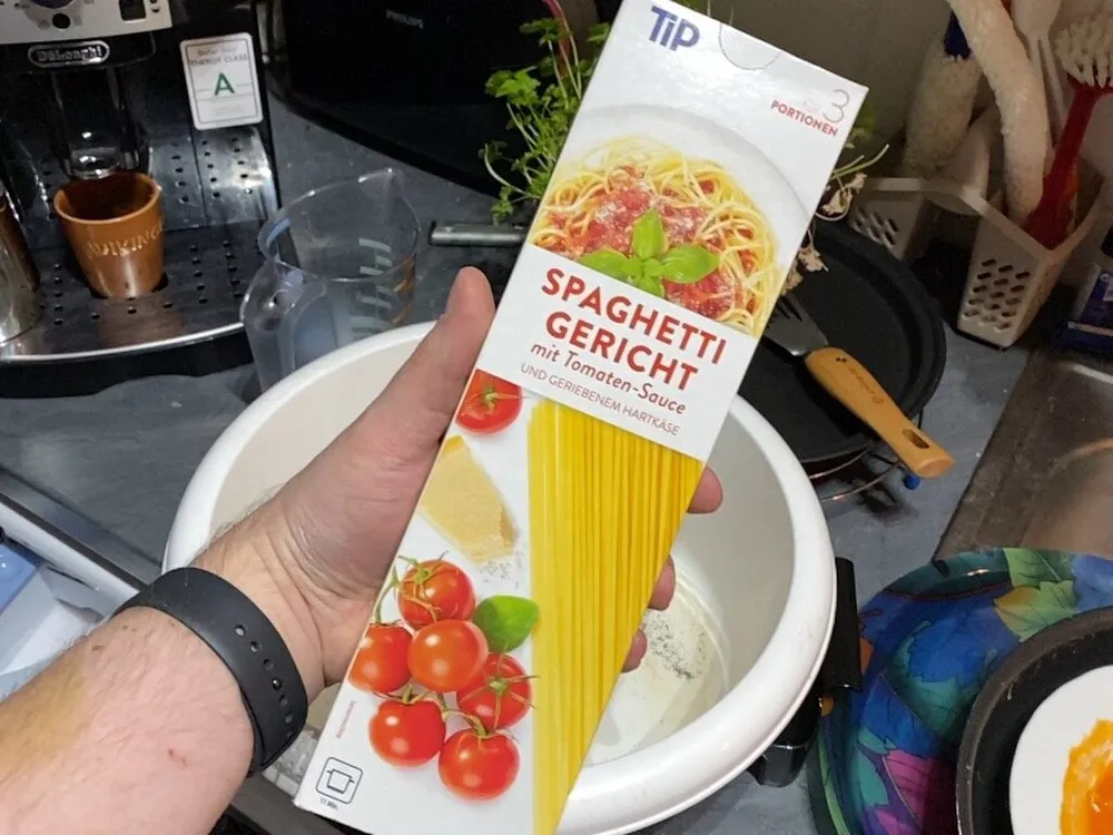 SPAGHETTI GERICHT mit Tomaten-Sauce