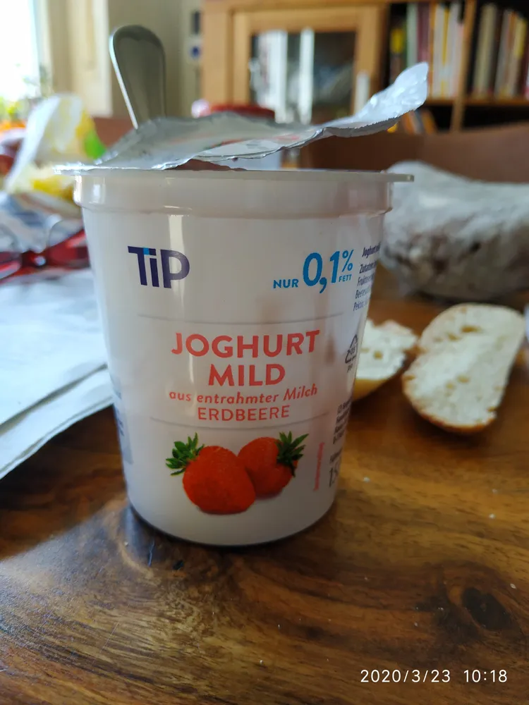 JOGHURT MILD aus entrahmter Milch ERDBEERE