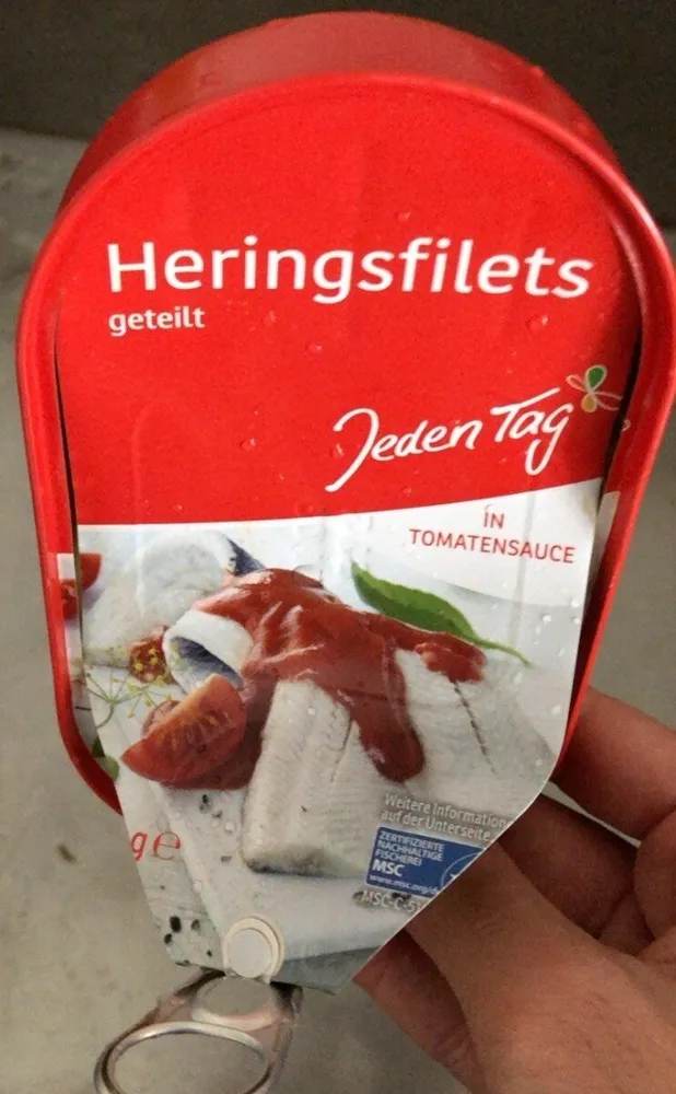 Heringsfilet, geteilt, in Tomatensauce