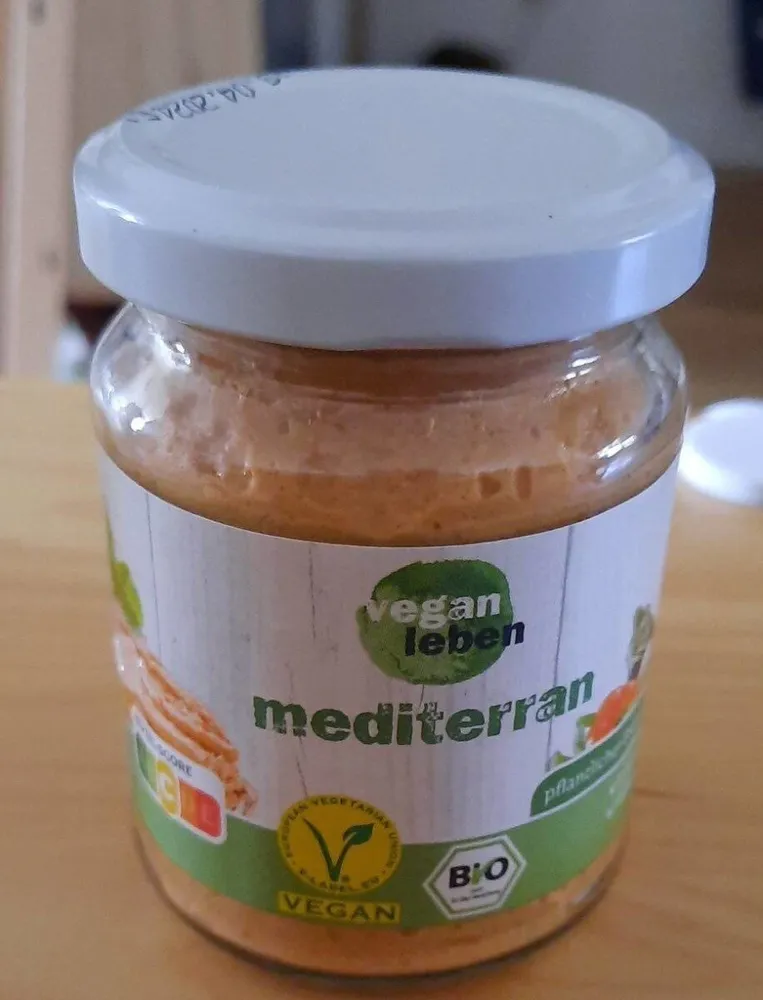 Pflanzlicher Brotaufstrich mediterran