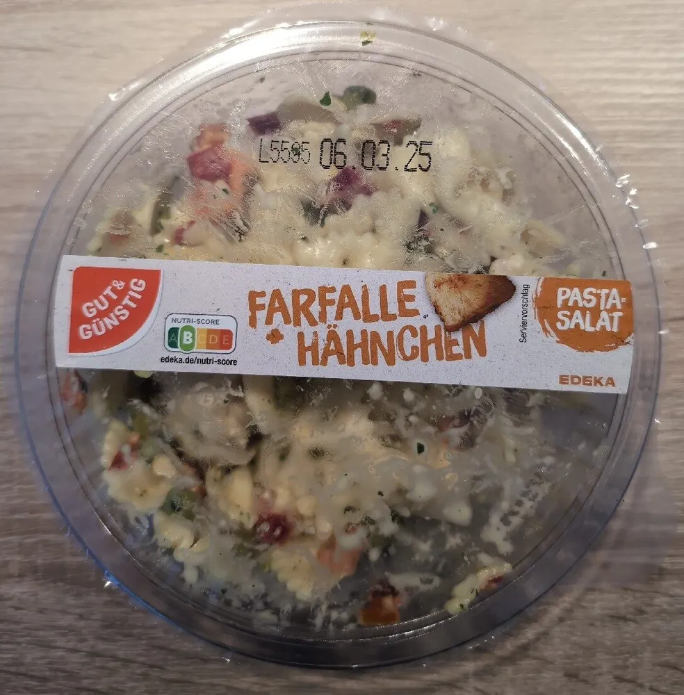 Farfalle Hähnchen 4311501014608 Nudelsalat mit Farfalle , gebratenem, mariniertem Hähnchenfleisch und Gemüse