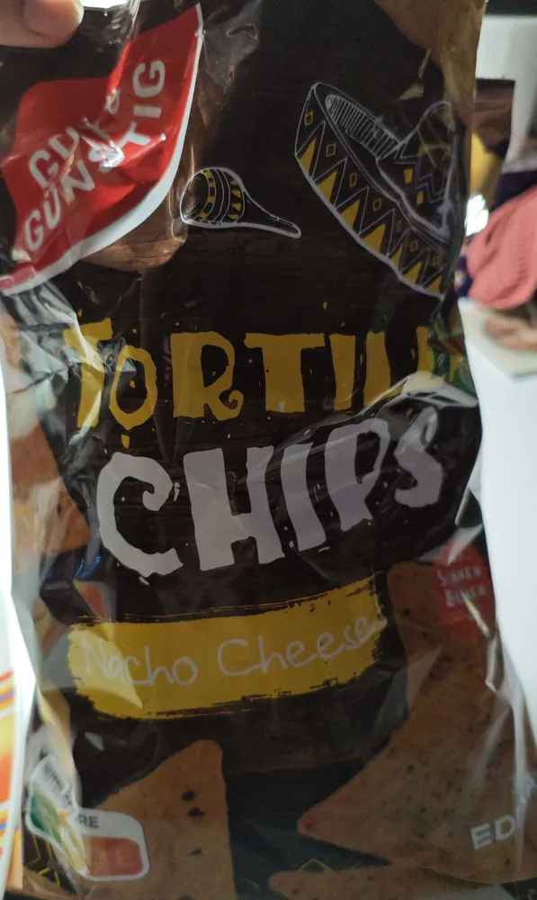 TORTILLA CHIPS Nacho Cheese