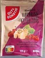Blanchierte Walnusskerne und Cranberries