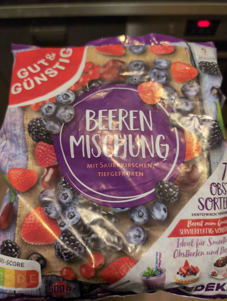 Beerenmischung mit Sauerkirschen, tiefgefroren