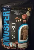 Triple Choc Extra knuspriges Müsli mit Kakao Knusper-Crunchies, Zartbitterschokolade und Röllchen aus Milchschokolade und weißer Schokolade