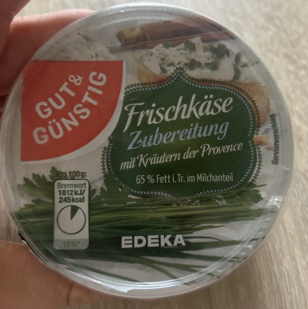 Frischkäse Zubereitung mit Kräuter der Provence