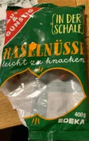 Haselnüsse in der Schale