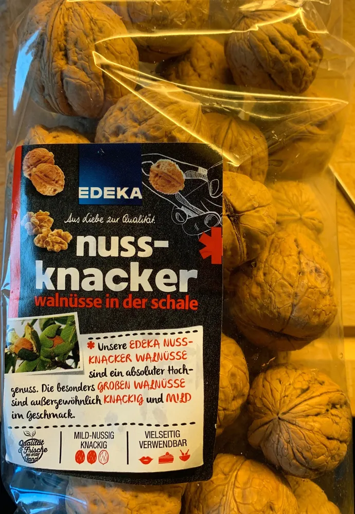 Nussknacker Walnüsse in der Schale
