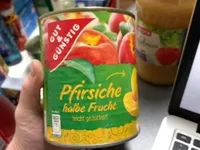 Pfirsiche halb