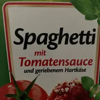 Spaghetti mit Tomatensoße und geriebenen Hartkäse