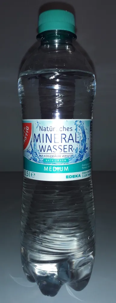 Natürliches Mineralwasser - Medium