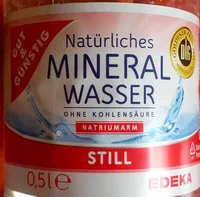 Natürliches Mineralwasser ohne Kohlensäure