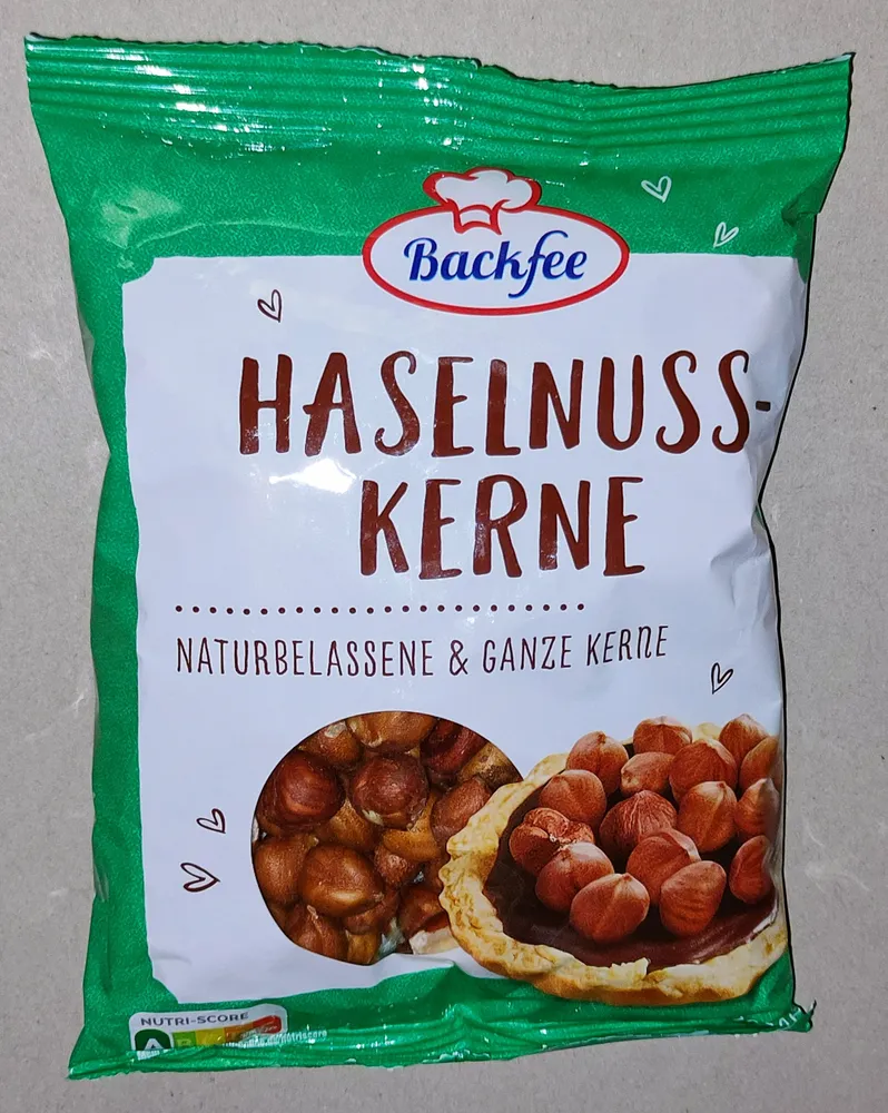 Haselnusskerne ganz