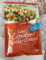Salat croutons paprika zwiebel