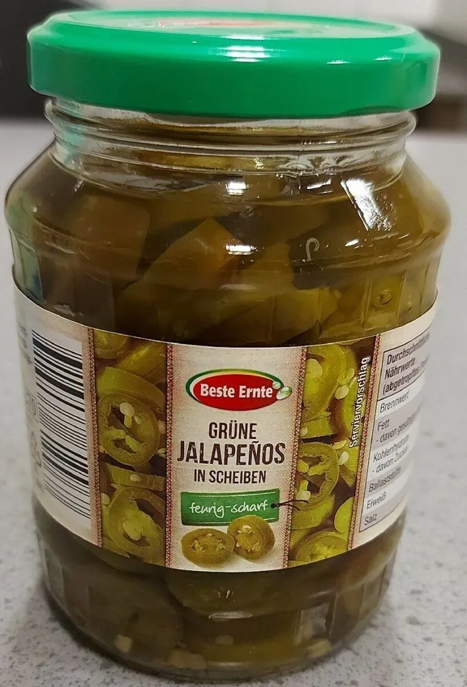 Grüne Jalapeños in Scheiben, feurig scharf