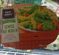 Gemüse auf Nudeln