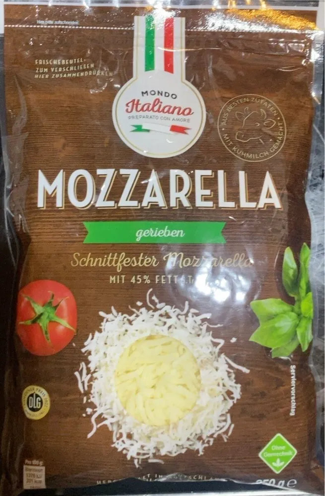 Mozzarella gerieben