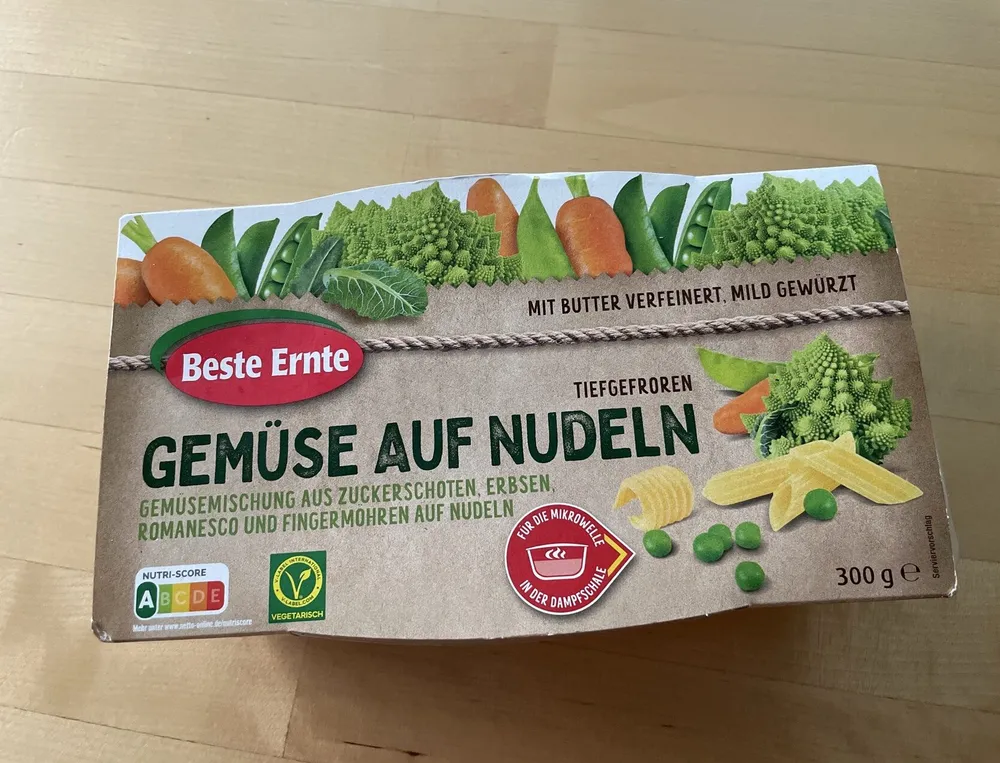 Gemüse auf Nudeln
