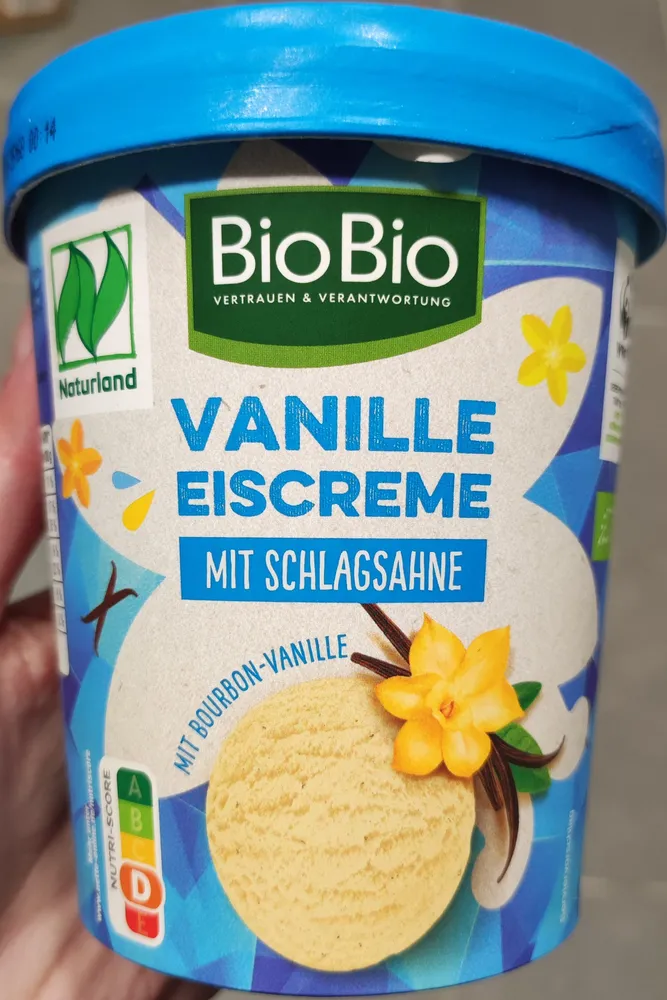 Vanille Eiscreme mit Schlagsahne