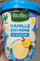 Vanille Eiscreme mit Schlagsahne